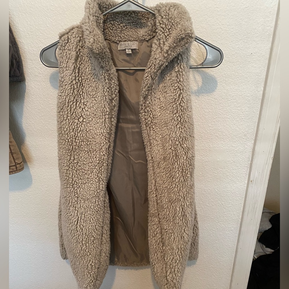 fluffy vest!